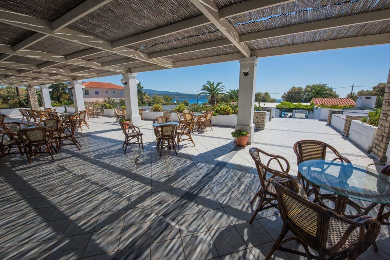 Zefiros Beach Hotel Mykali ภายนอก รูปภาพ