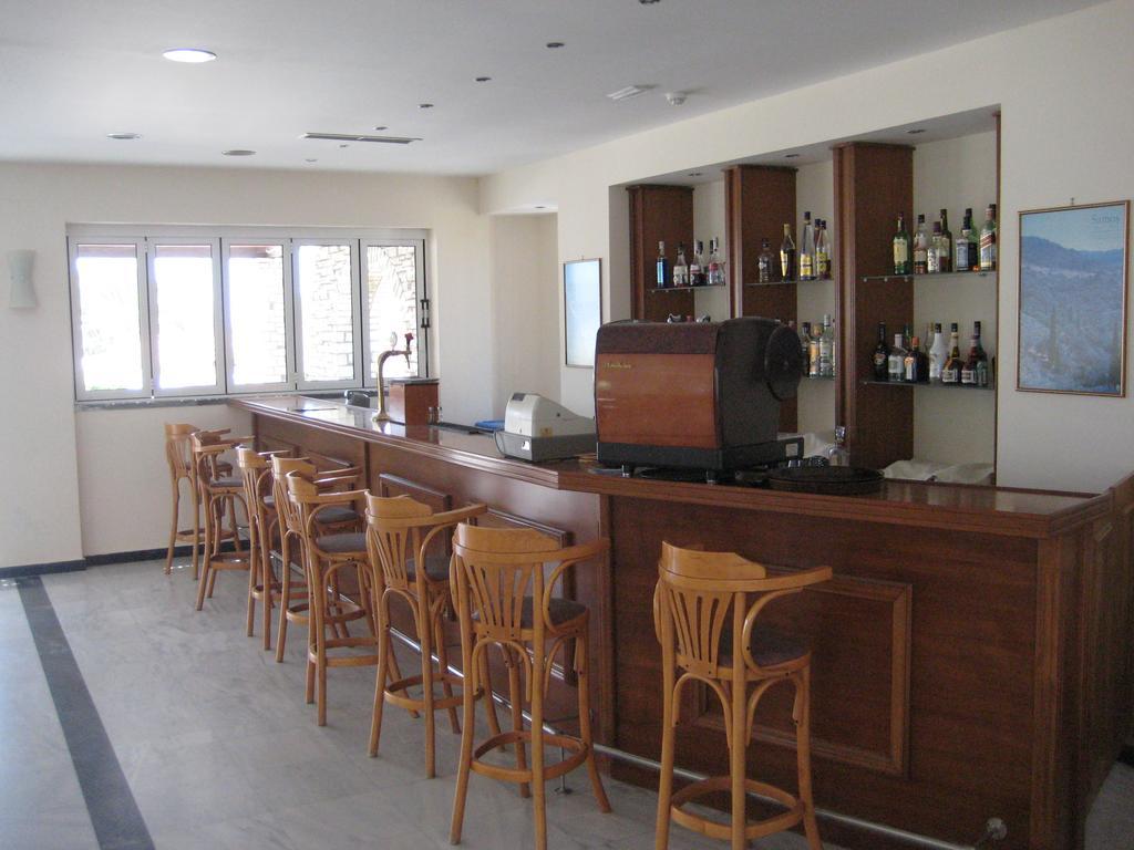 Zefiros Beach Hotel Mykali ภายนอก รูปภาพ