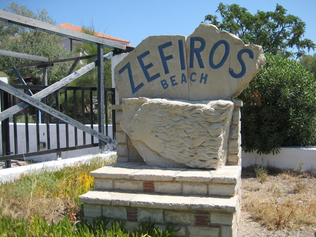 Zefiros Beach Hotel Mykali ภายนอก รูปภาพ