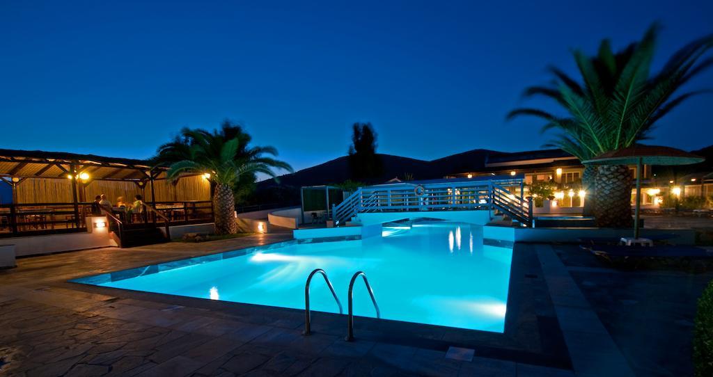 Zefiros Beach Hotel Mykali ภายนอก รูปภาพ